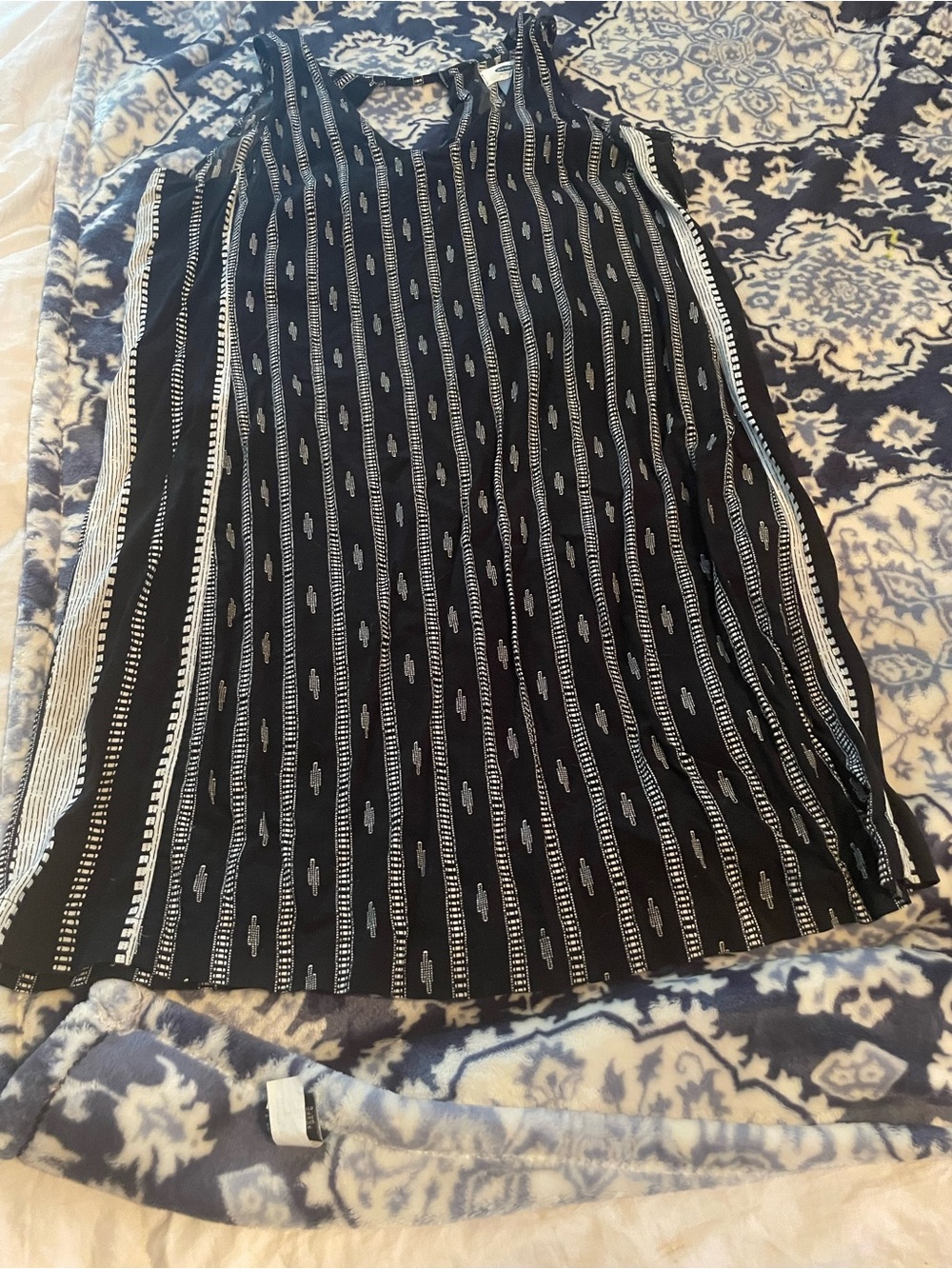 Old Navy Black and White A-Line Patterned Skirt
